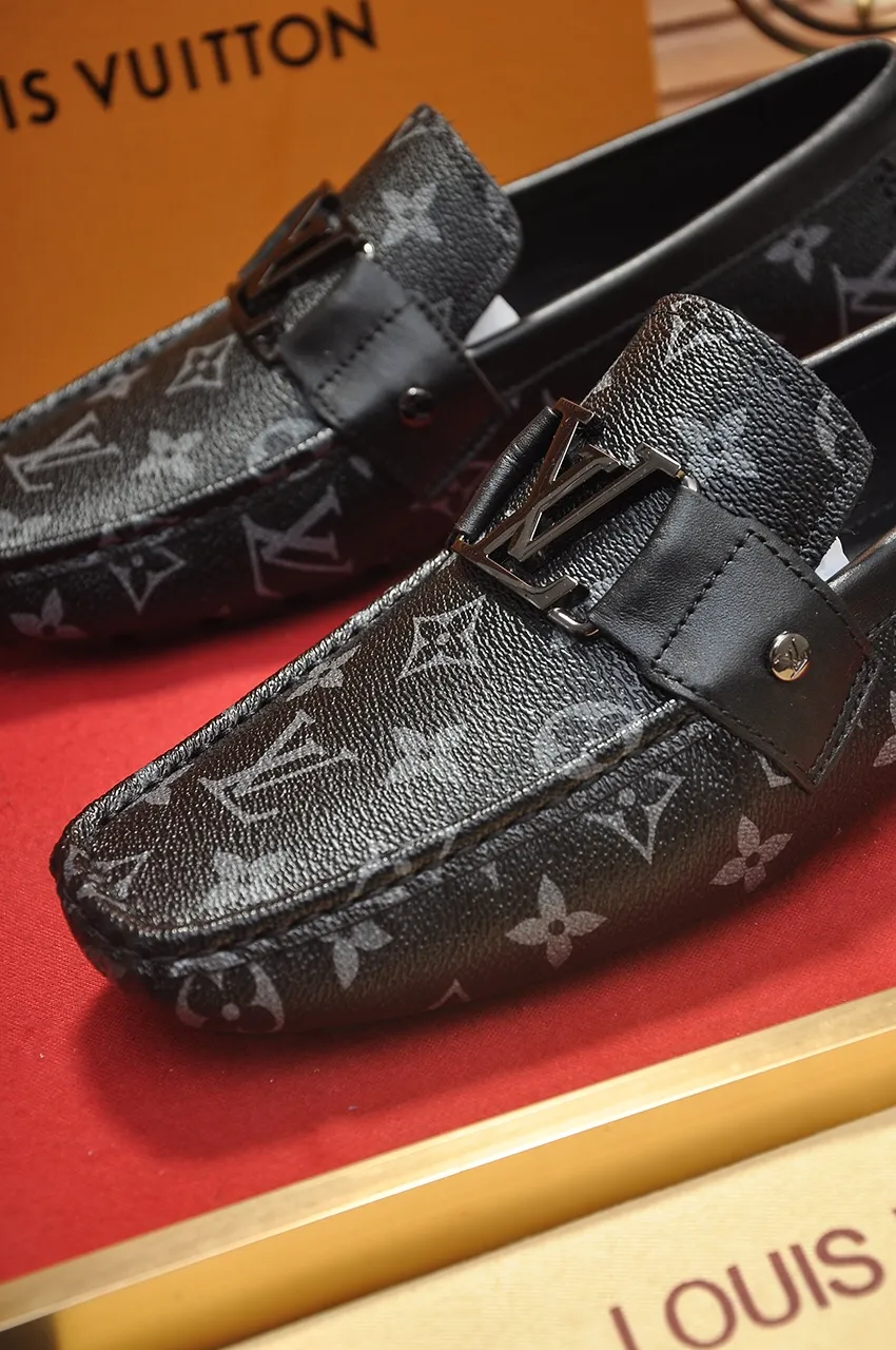 Men's men's shoes 💰420💶 [LV Doudou shoes] (water-dyed cowhide lining) new model is on the market, available on the official website. The new Doudou shoes are processed into single-color materials, and the uppers are made of imported cowhide material. The body of the shoe is fully hemmed with mark thread, and is lined with imported original cowhide leather. The elegant shoe shape is super suitable for all-matching, and the size is 38-44.